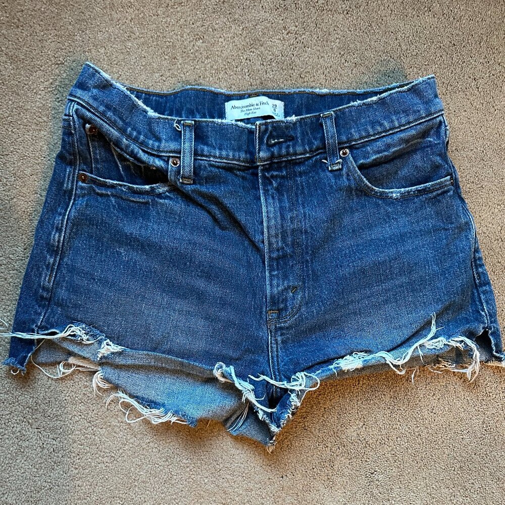 Abercrombie & Fitch The Mom Short high rise, frayed edge size 29 / 8